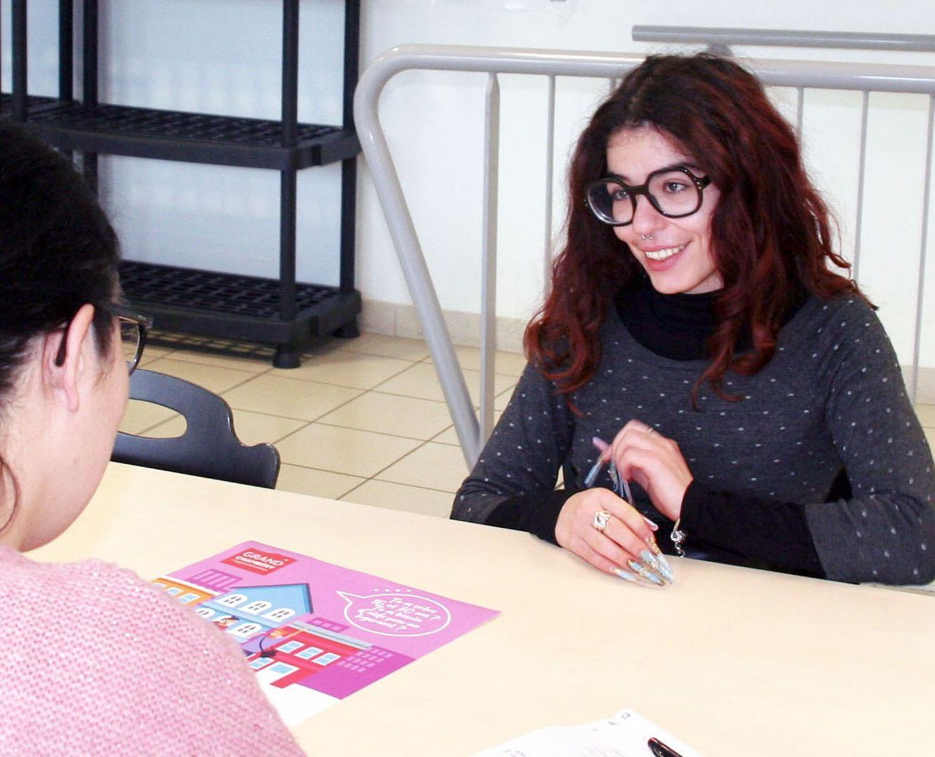 Déborah, une jeune accompagnée par Maud, conseillère des permanences du Conseil Logement Jeunes