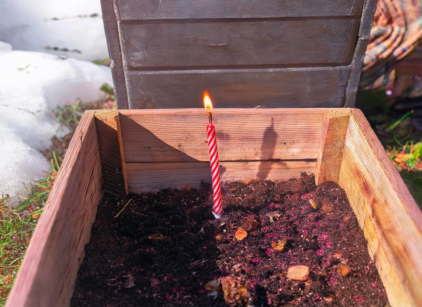 Bougie dans un compost pour les 1 an des la loi AGEC 